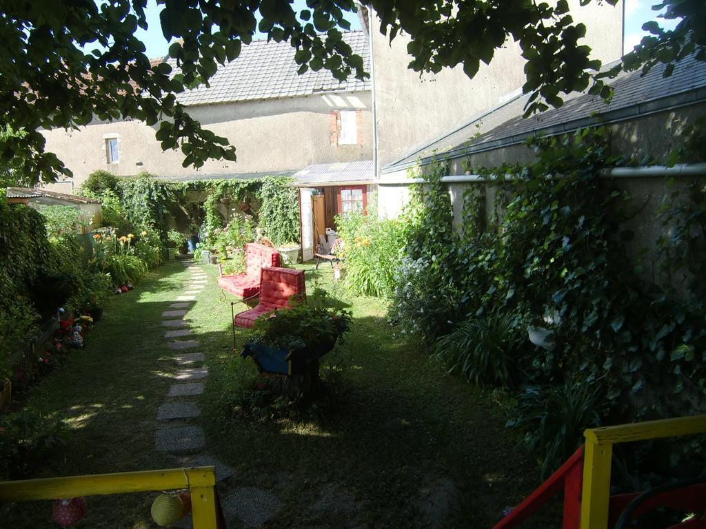 La Roulotte De Lola - Chambre D'Hotes La Celle  Exterior photo