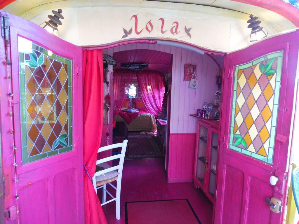 La Roulotte De Lola - Chambre D'Hotes La Celle  Exterior photo
