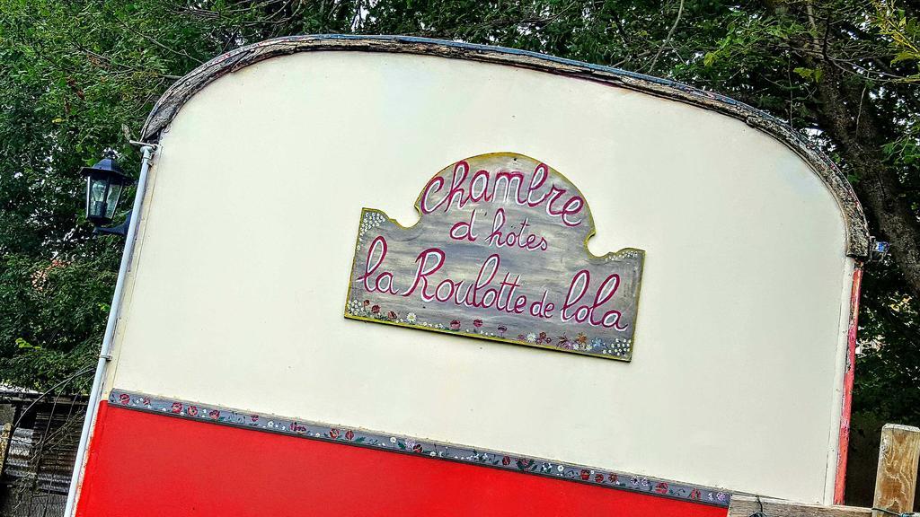 La Roulotte De Lola - Chambre D'Hotes La Celle  Exterior photo